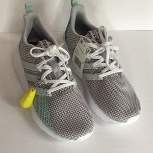 Adidas Questar Flow K NWT